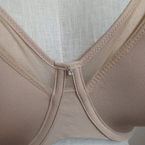 Bali Bra Comfortlite Smoothing Neutral Nude Adjustable Back Strap Women 40DD NEW - Picture 5 of 13